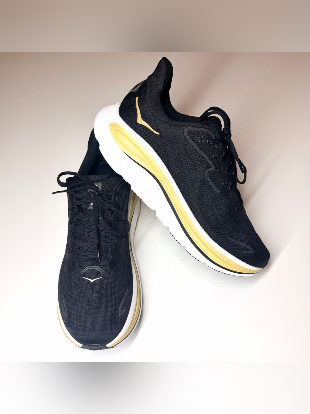 Hoka Men’s Clifton 10 "Black/Gold" Athletic Running Shoes Size- 9.5 D - Picture 7 of 10